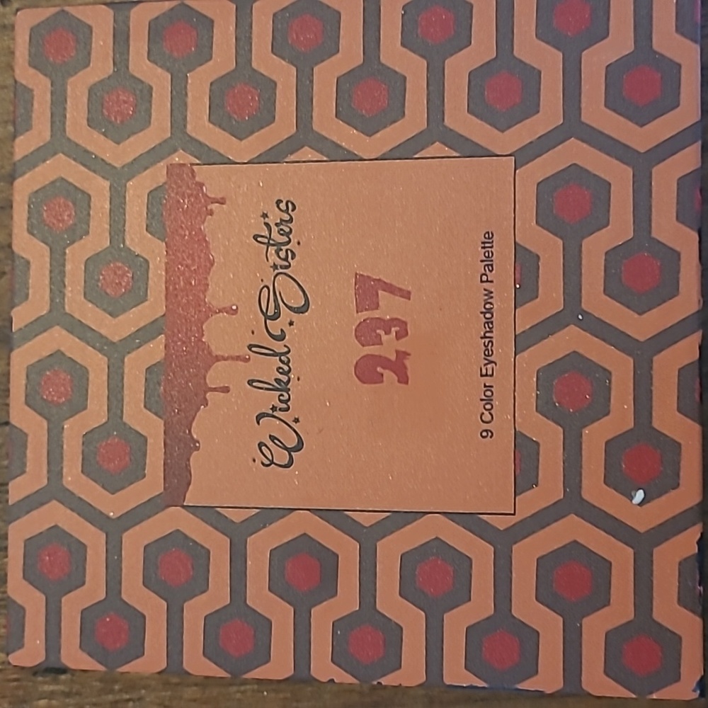 Wicked sisters- Room 237